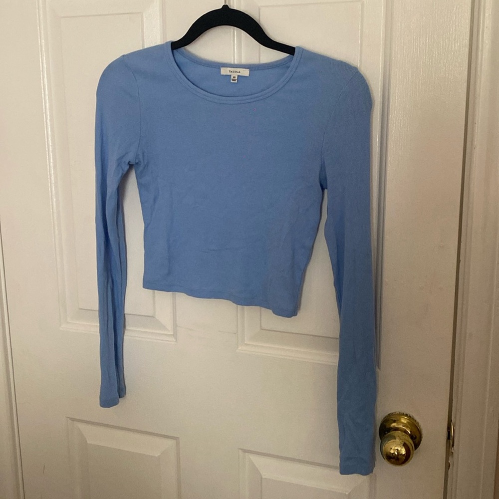 Aritzia Talula long sleeve crop top
